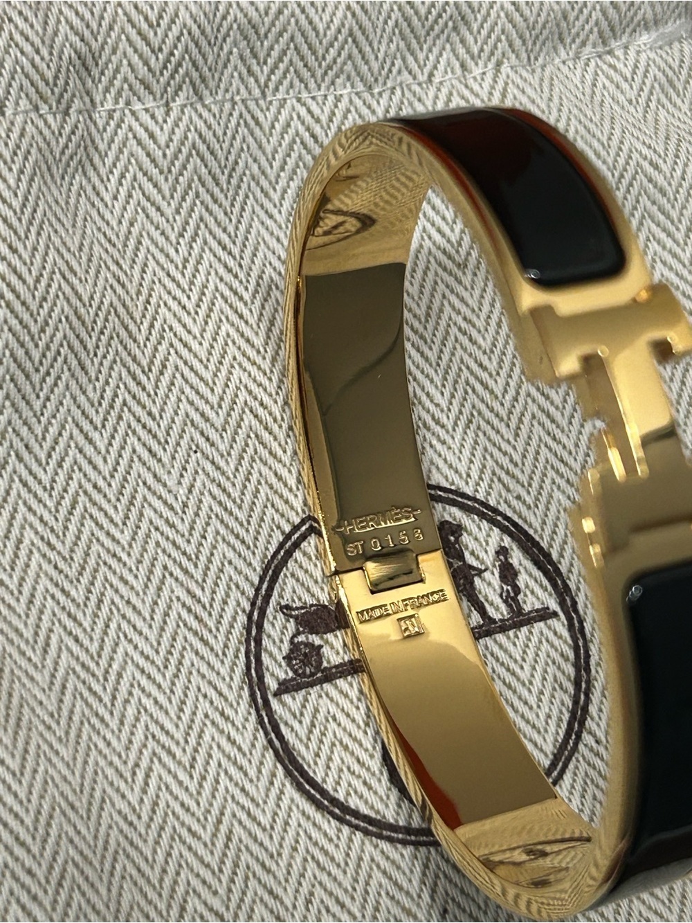 Hermès Gold and Black Clic H Bracelet - Picture 3 of 5